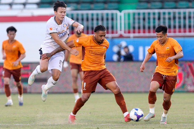 HAGL đánh bại Đà Nẵng nhờ bàn thắng nghẹt thở: Quế Ngọc Hải, Đỗ Phi Long ra mắt quá buồn!- Ảnh 1. HAGL đánh bại Đà Nẵng nhờ bàn thắng nghẹt thở: Quế Ngọc Hải, Đỗ Phi Long ra mắt quá buồn!- Ảnh 1.