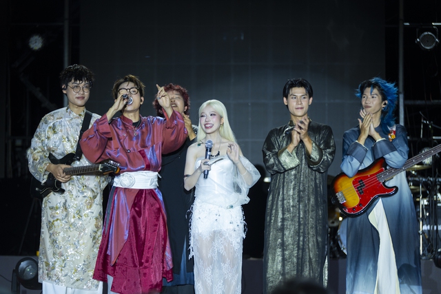 Một đêm – đủ mặt thần tượng: Tuổi Hồng Minh Khai 30 khiến gen Z mê mệt - Ảnh 1.