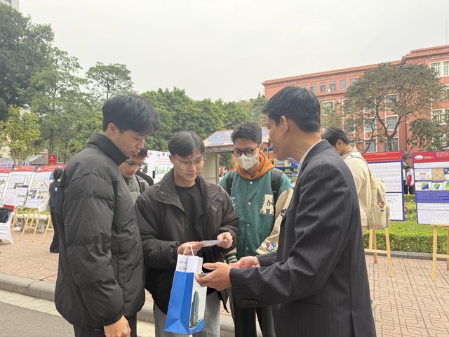 Ng&agrave;y hội việc l&agrave;m ĐH Thủy lợi 2026: S&acirc;n trường th&agrave;nh &lsquo;s&agrave;n giao dịch&rsquo; việc l&agrave;m- Ảnh 2.