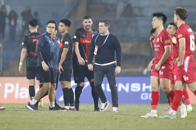 Trọng t&agrave;i Malaysia bị Ninh B&igrave;nh phản ứng dữ dội v&igrave; thu hồi thẻ v&agrave;ng của Đ&igrave;nh Trọng: L&yacute; do 'quay xe' l&agrave;...- Ảnh 3.