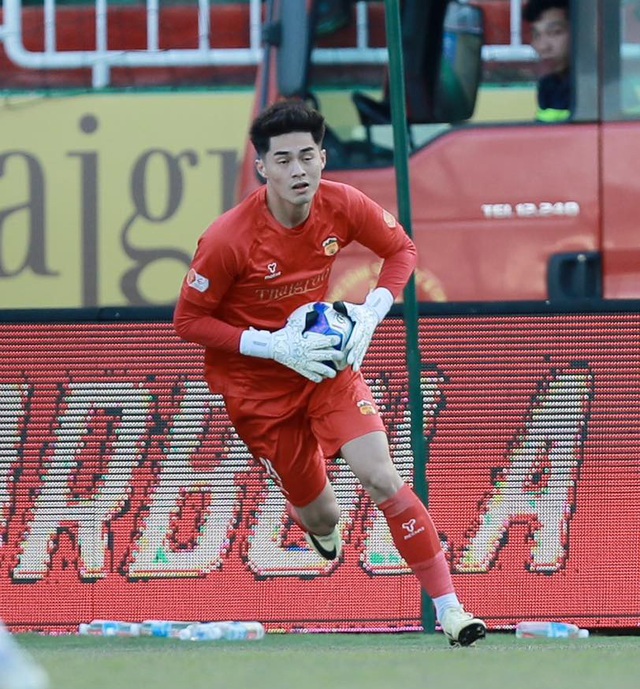 HAGL săn v&eacute; trụ hạng bằng&hellip; hai &lsquo;t&ograve;a th&aacute;p&rsquo;, V-League sẽ buồn nếu vắng mặt nh&acirc;n vật n&agrave;y
- Ảnh 1.