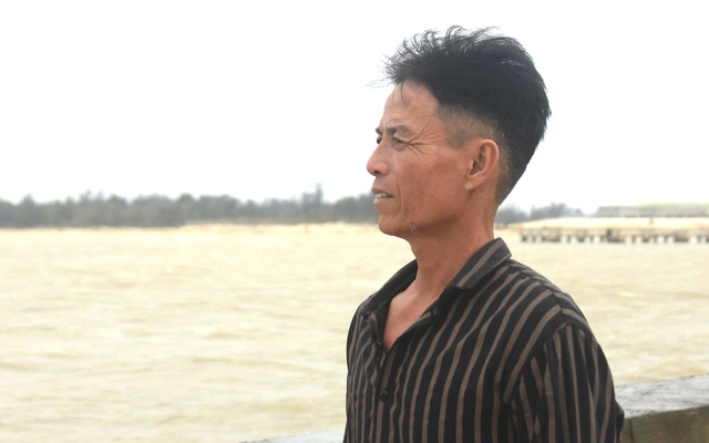 Người h&ugrave;ng V&otilde; Văn Dũng tr&ecirc;n biển Cửa Việt cứu nạn t&agrave;u c&aacute; năm 2025 - Ảnh 1.