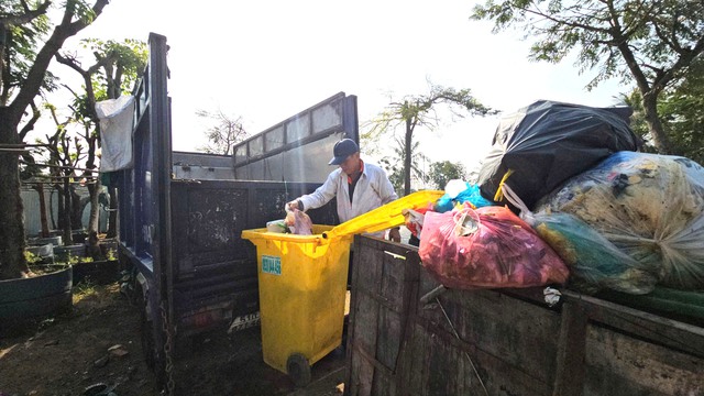 Nỗi L&ograve;ng người gom r&aacute;c: Xin đừng gọi l&agrave; "tiền r&aacute;c th&aacute;ng 13" - Ảnh 6.