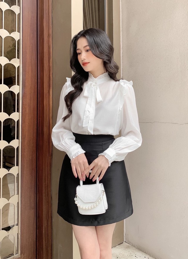 Áo blouse tay bồng sánh đôi váy chữ A đẹp chuẩn quý cô - Ảnh 4.