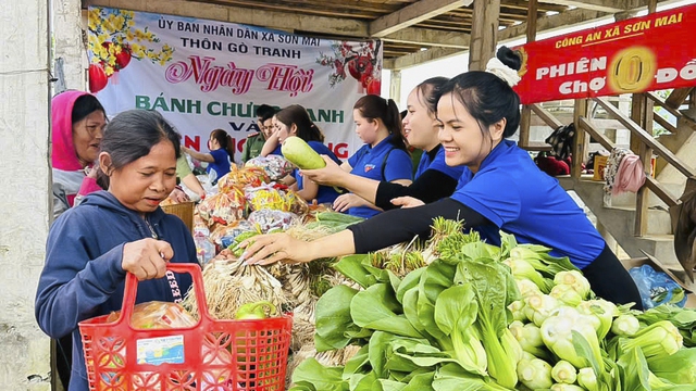 Xu&acirc;n ấm &aacute;p tr&ecirc;n L&agrave;ng thanh ni&ecirc;n lập nghiệp Sơn Bua- Ảnh 2.