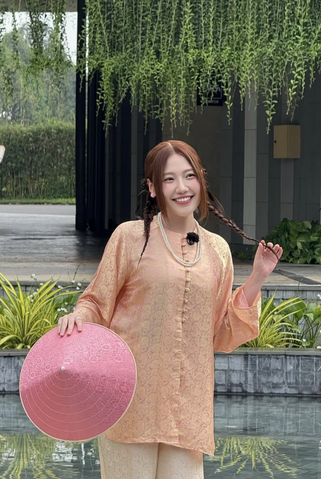 Diện đồ bà ba du xuân, giản dị tạo dấu ấn riêng- Ảnh 8.