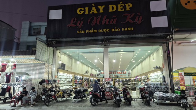 Khu phố thời trang đ&igrave;u hiu d&ugrave; chỉ c&ograve;n v&agrave;i ng&agrave;y nữa tới tết - Ảnh 4.