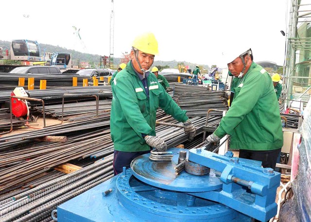 Ăn tết tr&ecirc;n c&aacute;c c&ocirc;ng tr&igrave;nh trọng điểm quốc gia- Ảnh 2.