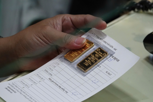 Cảnh gi&aacute;c thủ đoạn 'chuyển khoản mồi'- Ảnh 1.