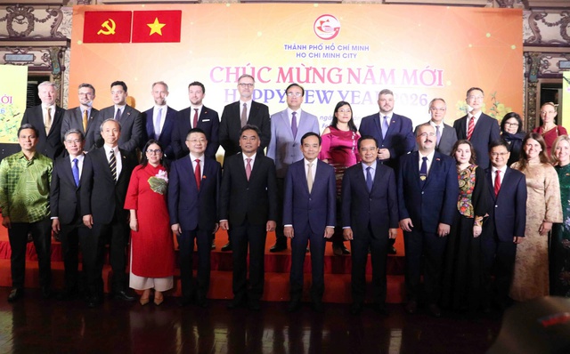 B&iacute; thư v&agrave; Chủ tịch TP.HCM gặp gỡ cơ quan đại diện nước ngo&agrave;i - Ảnh 4.