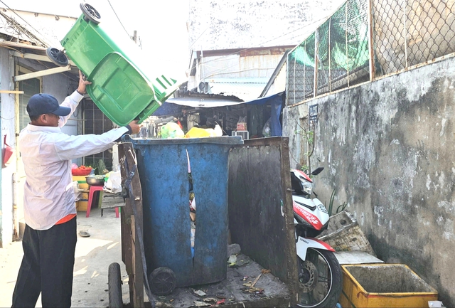 Nỗi L&ograve;ng người gom r&aacute;c: Xin đừng gọi l&agrave; "tiền r&aacute;c th&aacute;ng 13" - Ảnh 4.