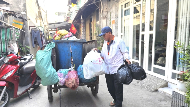 Nỗi L&ograve;ng người gom r&aacute;c: Xin đừng gọi l&agrave; "tiền r&aacute;c th&aacute;ng 13" - Ảnh 5.