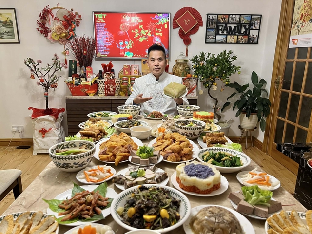 Người Việt ở Anh huy động cả nh&agrave; g&oacute;i b&aacute;nh chưng, gi&ograve; chả vẫn kh&ocirc;ng đủ b&aacute;n- Ảnh 5.