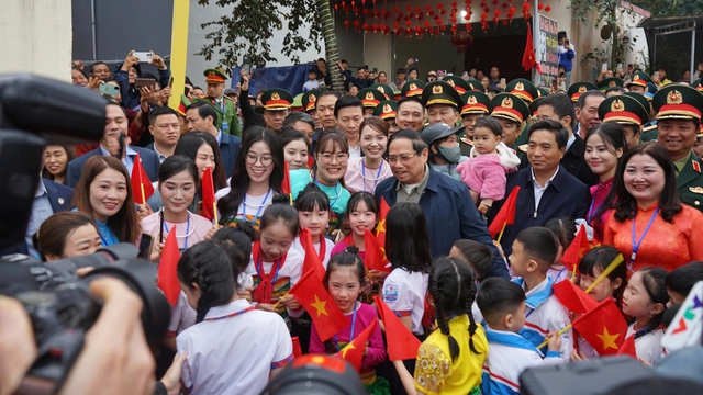 Thủ tướng Phạm Minh Ch&iacute;nh dự lễ khởi c&ocirc;ng Trường li&ecirc;n cấp Cẩm Thạch - Ảnh 3.