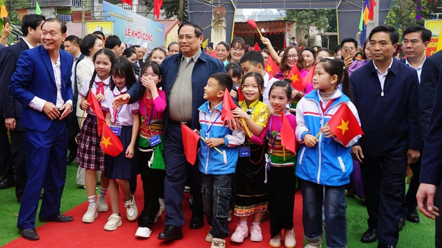 Thủ tướng Phạm Minh Ch&iacute;nh dự lễ khởi c&ocirc;ng Trường li&ecirc;n cấp Cẩm Thạch - Ảnh 1.