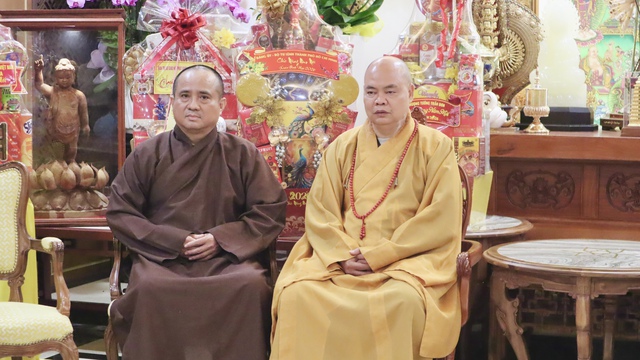 TP.HCM trao bằng khen cho thượng tọa Th&iacute;ch Thanh Phong v&agrave; thượng tọa Th&iacute;ch T&acirc;m Hải - Ảnh 2.