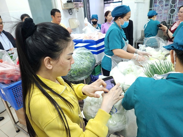 C&ocirc;ng khai nguồn gốc xuất xứ thực phẩm trong bữa ăn b&aacute;n tr&uacute; - Ảnh 3.