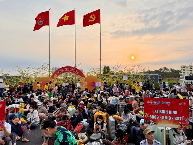 H&agrave;nh tr&igrave;nh b&ocirc;n ba nhường chỗ cho tết sum vầy- Ảnh 1.