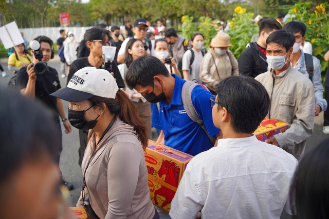 H&agrave;nh tr&igrave;nh b&ocirc;n ba nhường chỗ cho tết sum vầy- Ảnh 11.