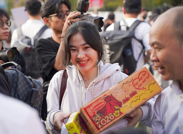 H&agrave;nh tr&igrave;nh b&ocirc;n ba nhường chỗ cho tết sum vầy- Ảnh 12.