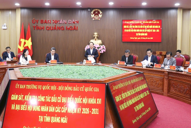 Trưởng ban Tuy&ecirc;n gi&aacute;o v&agrave; D&acirc;n vận Trung ương kiểm tra c&ocirc;ng t&aacute;c chuẩn bị bầu cử tại Quảng Ng&atilde;i- Ảnh 1.