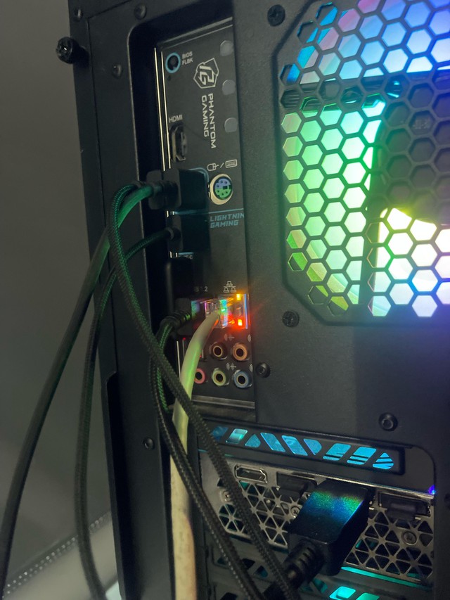 Đèn cổng Ethernet không chỉ để trang trí - Ảnh 1.