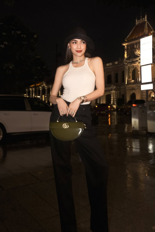 Nàng dạo xuân thêm xinh nhờ sức hút túi dáng bán nguyệt - Ảnh 1.