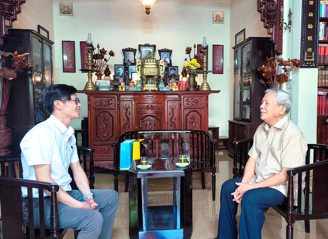 B&ecirc;n ly tr&agrave; xu&acirc;n c&ugrave;ng Nguyễn Khoa Điềm- Ảnh 2.