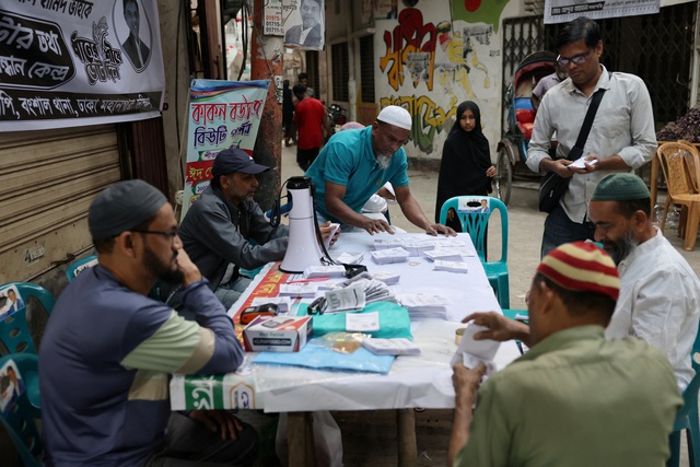 Bangladesh bầu trong, chọn cả ngo&agrave;i - Ảnh 1.