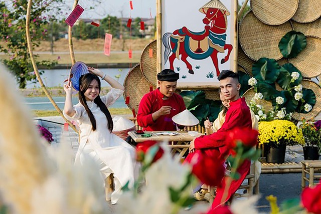 Sắc xu&acirc;n tại Waterpoint: H&agrave;ng ng&agrave;n du kh&aacute;ch say l&ograve;ng trước đường hoa rạng rỡ- Ảnh 3.