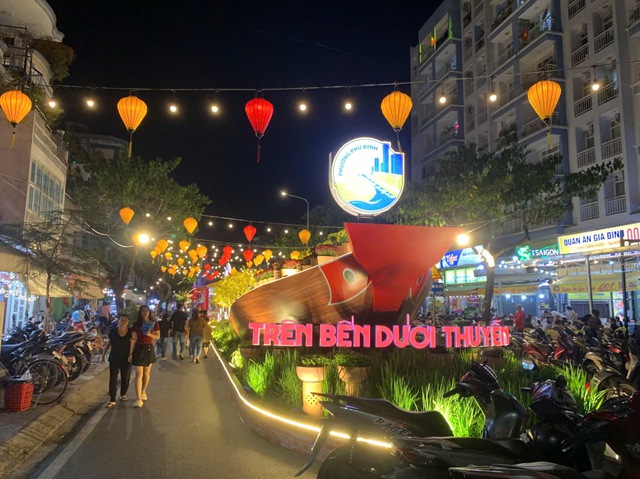 Chợ hoa 'Tr&ecirc;n bến dưới thuyền' hot rần rần: Giới trẻ check-in trước giờ G - Ảnh 3.