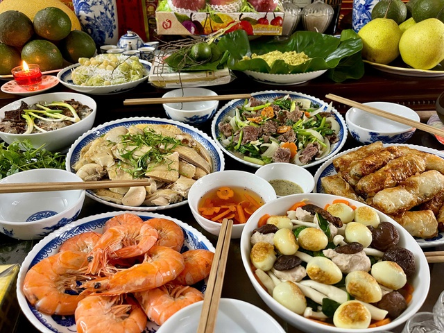 Tết của k&yacute; ức, tết của tương lai- Ảnh 1.