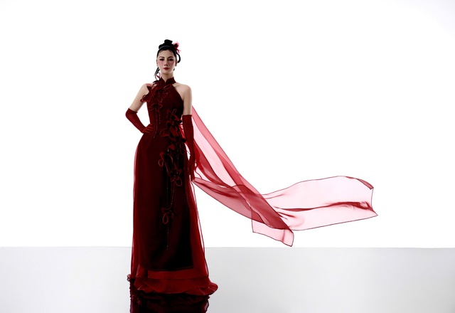 Nh&agrave; thiết kế Việt khoe vẻ n&oacute;ng bỏng sau khi chuyển giới- Ảnh 1.