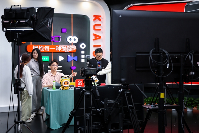 B&ecirc;n trong chiến lược c&ocirc;ng nghệ của truyền th&ocirc;ng Trung Quốc  - Ảnh 7.