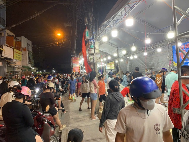 Chợ hoa 'Tr&ecirc;n bến dưới thuyền' hot rần rần: Giới trẻ check-in trước giờ G - Ảnh 7.