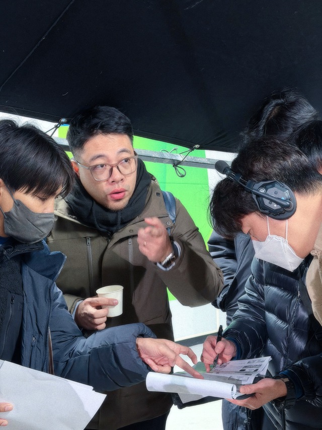 Đạo diễn Đinh Tuấn Vũ h&eacute; lộ hậu trường phim về xạ thủ Ho&agrave;ng Xu&acirc;n Vinh- Ảnh 1.