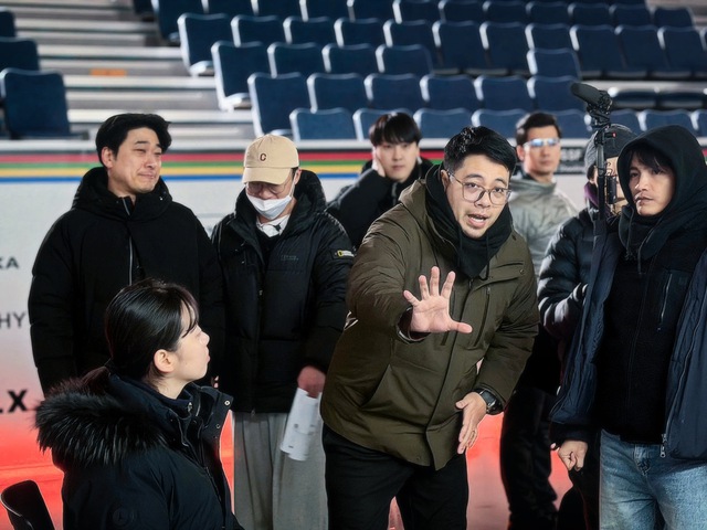 Đạo diễn Đinh Tuấn Vũ h&eacute; lộ hậu trường phim về xạ thủ Ho&agrave;ng Xu&acirc;n Vinh- Ảnh 2.