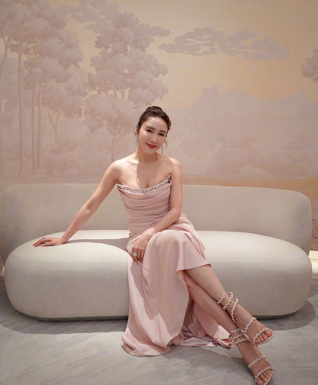 Cuộc sống hiện tại của phu nh&acirc;n h&agrave;o m&ocirc;n L&ecirc; Tư sau khi giải nghệ - Ảnh 4.