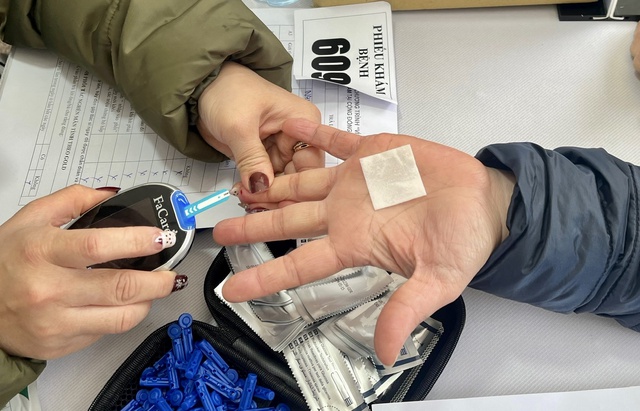 Ng&agrave;y tết, người mắc đ&aacute;i th&aacute;o đường c&oacute; cần ki&ecirc;ng b&aacute;nh t&eacute;t, b&aacute;nh chưng ?- Ảnh 1.