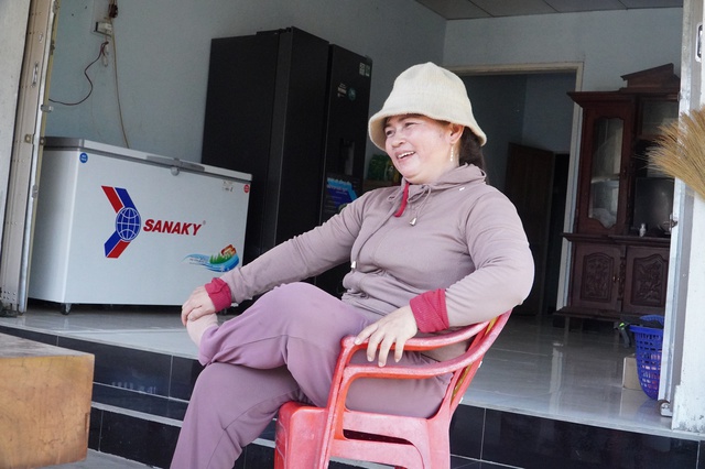 L&agrave;ng 'ốc đảo' lần đầu ăn tết trong &aacute;nh s&aacute;ng- Ảnh 4.