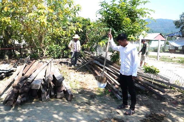 L&agrave;ng 'ốc đảo' lần đầu ăn tết trong &aacute;nh s&aacute;ng- Ảnh 6.