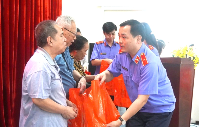 Viện trưởng Viện KSND TP.HCM: Lắng nghe, chia sẻ, bảo vệ quyền lợi hợp ph&aacute;p người d&acirc;n - Ảnh 1.