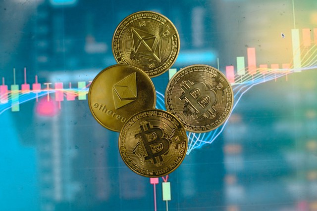 Gi&aacute; Bitcoin h&ocirc;m nay 22.2.2026: BTC thủng đ&aacute;y 70.000 USD v&agrave; động th&aacute;i lạ của 'c&aacute; voi' - Ảnh 1.