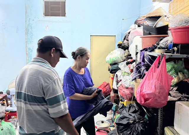 Người phụ nữ 'm&oacute;t' &aacute;o quần nu&ocirc;i những m&ugrave;a tết xa qu&ecirc;- Ảnh 4.