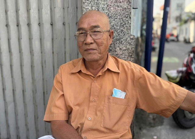 Xe &ocirc;m v&agrave; 'b&atilde;o' xe c&ocirc;ng nghệ ở TP.HCM: 'Gi&agrave; rồi, mắt k&eacute;m, tay chậm'- Ảnh 2.