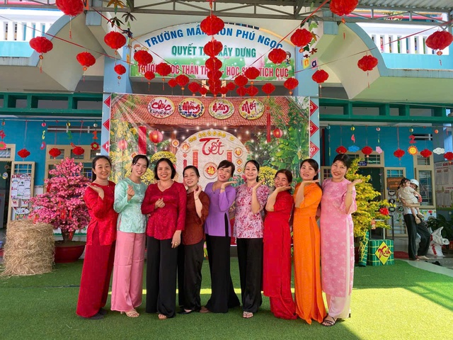 Tết nhà giáo đã hết... “nghèo”? - Ảnh 1.