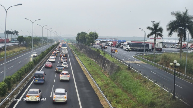 Kẹt xe cao tốc TP . HCM - Long Th&agrave;nh - Dầu Gi&acirc;y s&aacute;ng sớm 24 th&aacute;ng chạp 2026 - Ảnh 2.