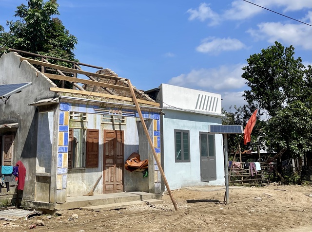 L&agrave;ng 'ốc đảo' lần đầu ăn tết trong &aacute;nh s&aacute;ng- Ảnh 3.