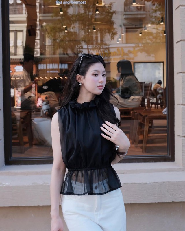 Thoải mái mọi lúc mọi nơi cùng các mẫu áo nữ chuẩn 'gu' - Ảnh 2.