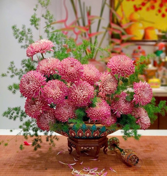 Chưng hoa ng&agrave;y tết: Chọn hoa g&igrave; cho thu h&uacute;t t&agrave;i lộc v&agrave; cắm sao cho đẹp?- Ảnh 1.